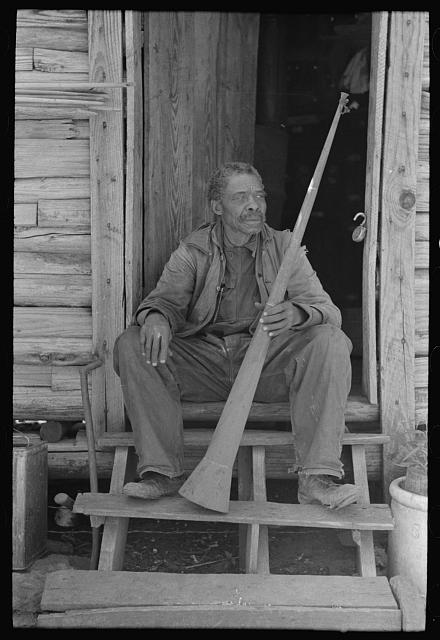 Former slave Willis Winn with horn with which slaves were called.