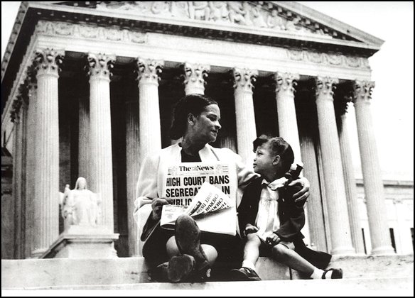 Mrs. Nettie Hunt explaining to her daughter the meaning of the decision banning school segregation. Photo: Library of Congress, Prints and Photographs Division.